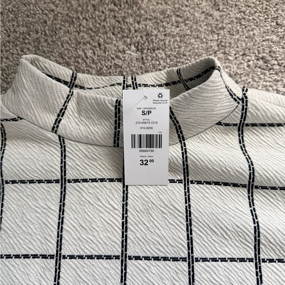 Suzy Shier Gray and Black Grid Turtleneck Sweater - Picture 2 of 4